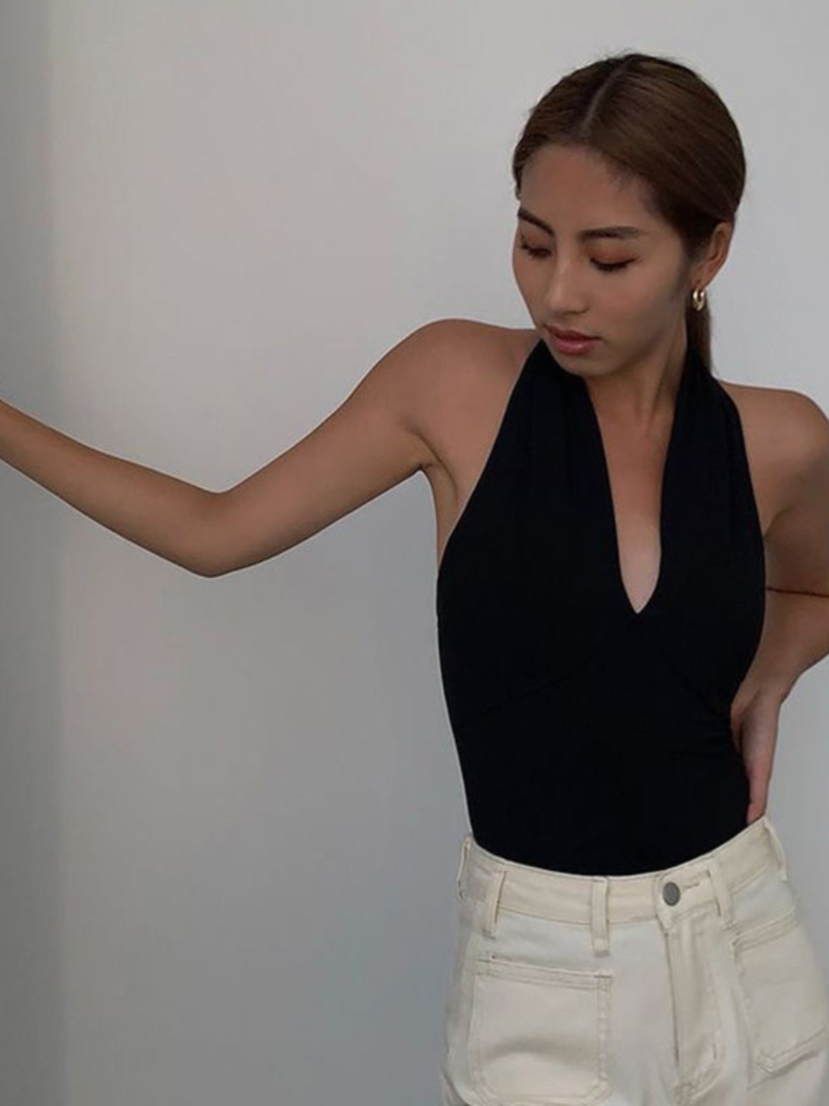 Advanced Sense Black V-neck Halterneck Vest