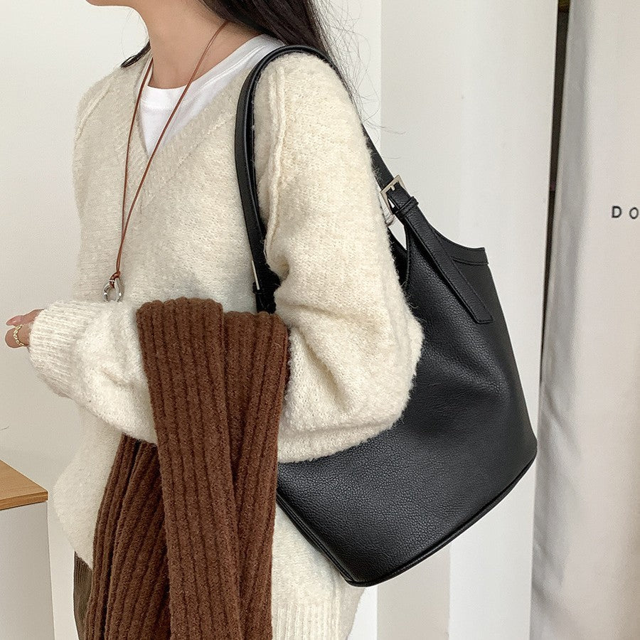 Idle Style Fashion Light Retro Pu Soft Leather Large Capacity Commuter Shoulder Bag