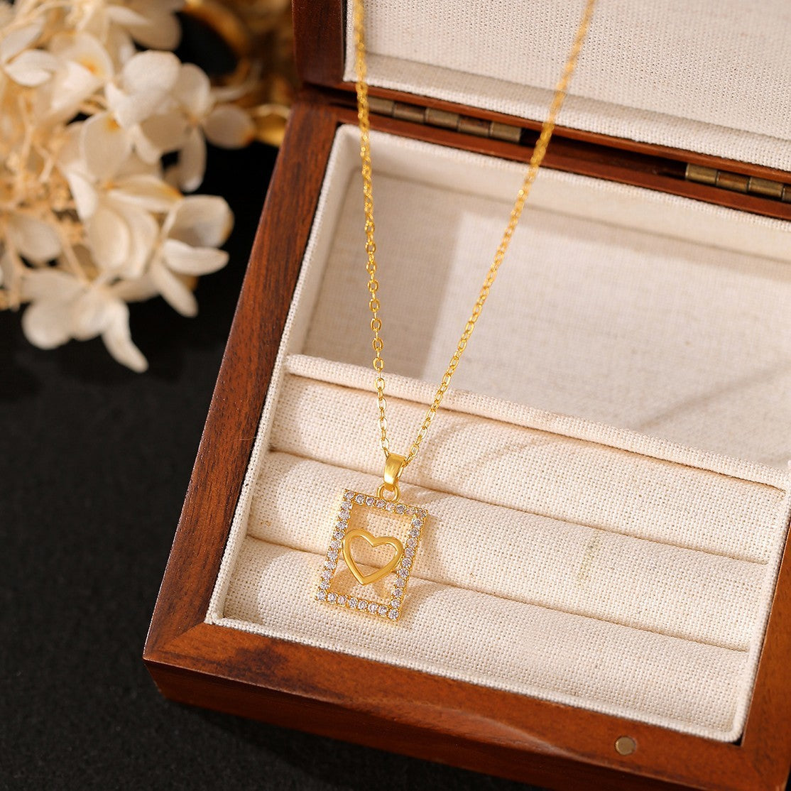 Fashion Minority Design High-grade All-match Titanium Steel Heart Necklace